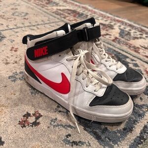 Boys Nike Sneaker Shoes 6Y